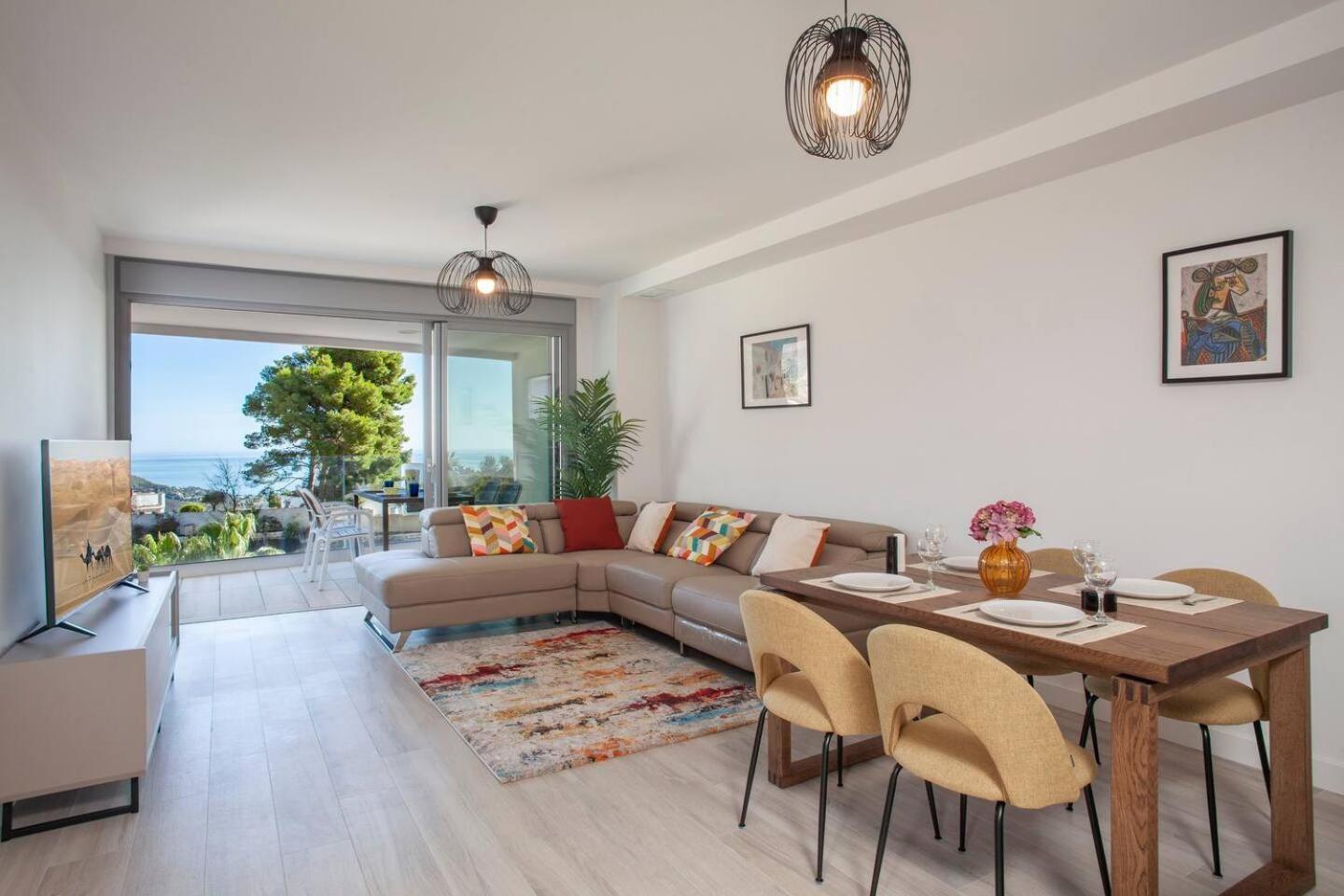 Modern New In The Heart Of Pueblo Apartment